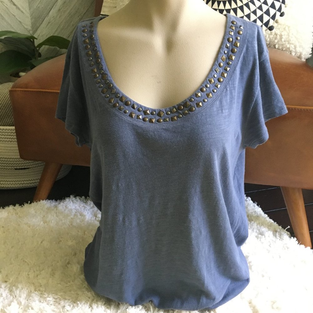 AMERICAN EAGLE STUDDED SCOOPNECK TOP